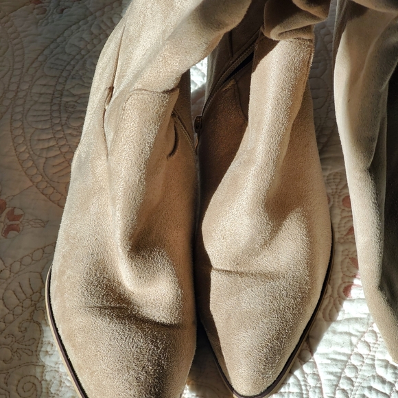 U to knee suede like cream boots. Womens size US 7 - Picture 5 of 7